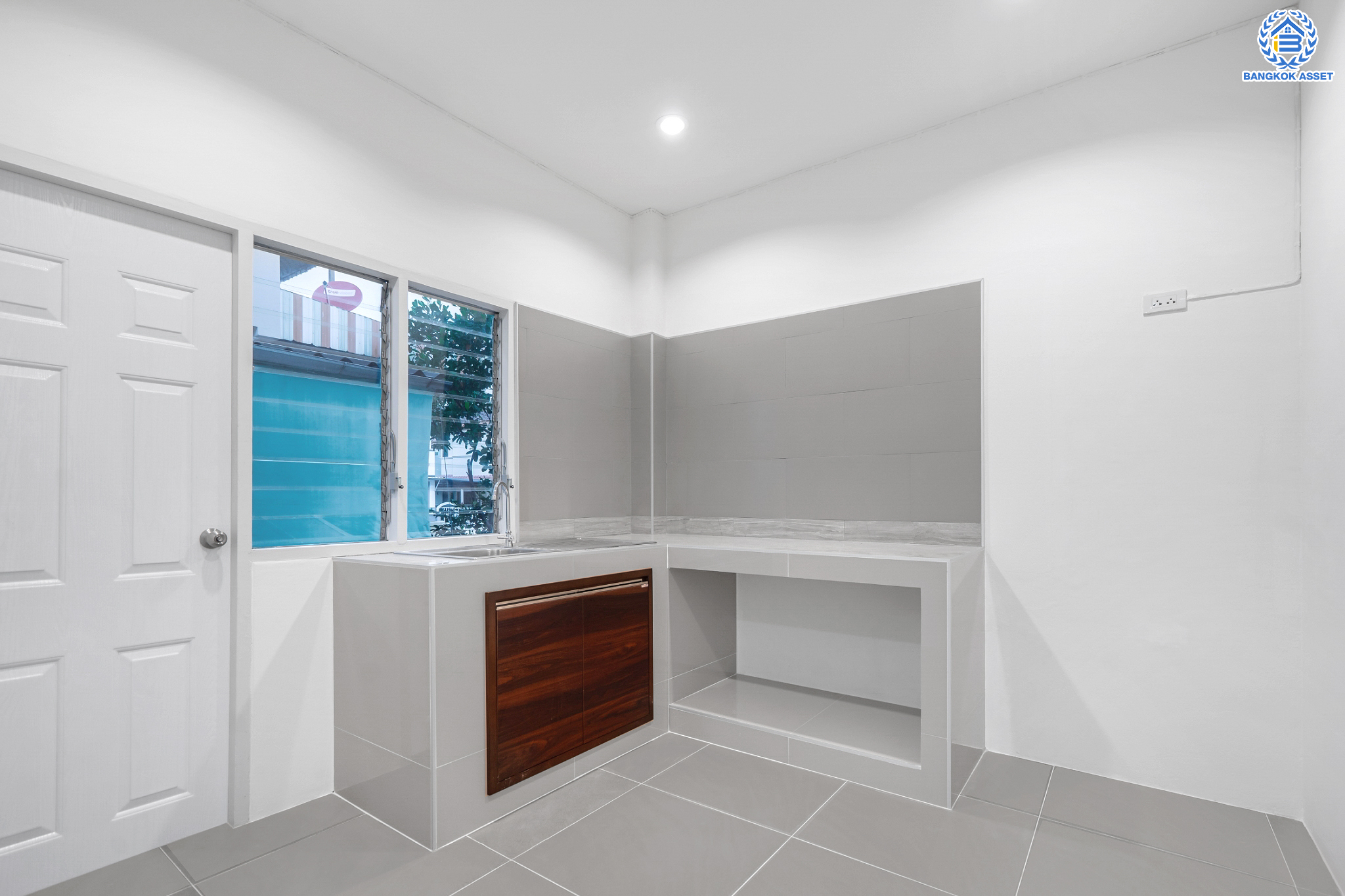 บ้านมือสองตกแต่งใหม่ ม.คุณาลัย บางใหญ่-เซ็นทรัลเวสต์เกต หลังมุม พร้อมทุกการเข้าอยู่ บนเนื้อที่ 54.7 ตร.ว. ฟังก์ชัน 4 ห้องนอน 2 ห้องน้ำ พื้นที่บริเวณหน้าบ้านกว้างขวาง จอดรถได้ถึง 4 คัน บนทำเลเดินทางสะดวก เชื่อมต่อ ถ.กาญจนาภิเษก ใกล้เซ็นทรัลเวสต์เกต และรถไฟฟ้าสายสีม่วง "สถานีคลองบางไผ่"...